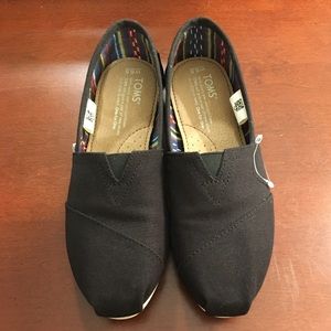 NWOT Black TOMS 🖤 size 6.5